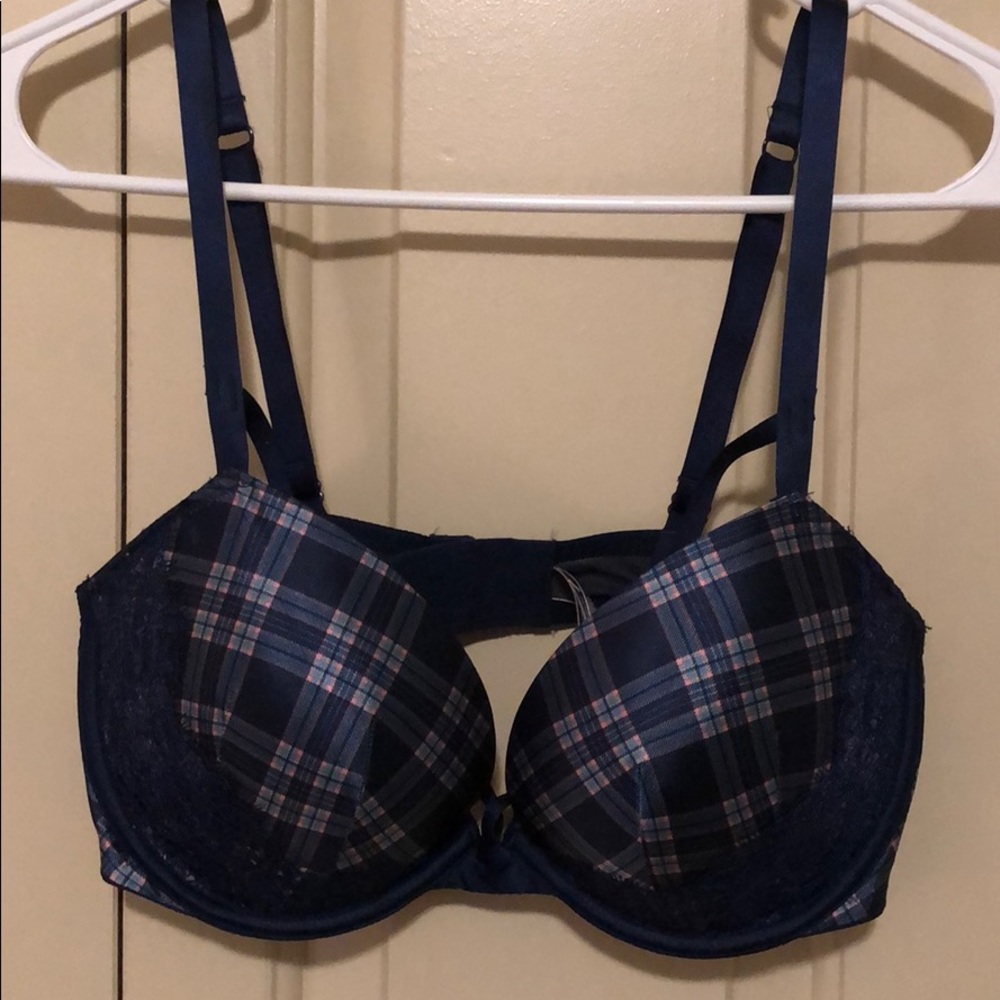 FIRM NWOT Victoria Secret 34D Push-up Bra